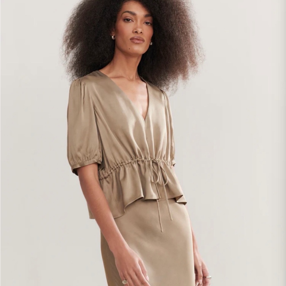 JENNI KAYNE Sawyer Blouse in Umber Color with Drawstring Waist